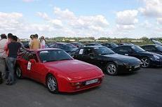 Porsche ustawione do prób czasowych